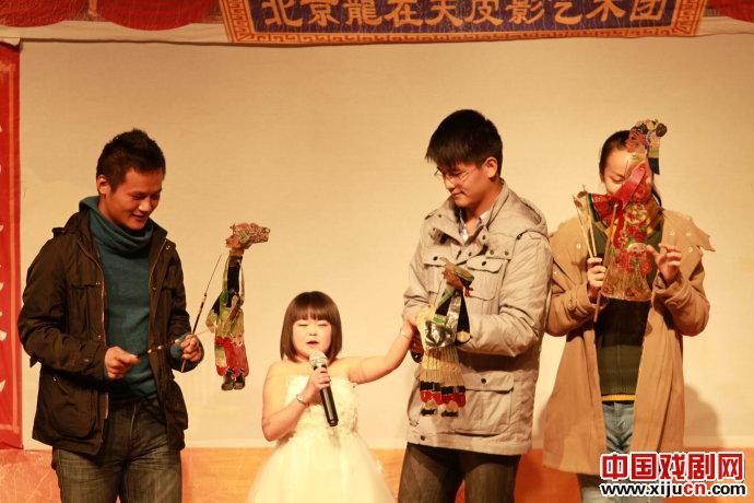 北京龙在天皮影艺术团进传媒大学表演