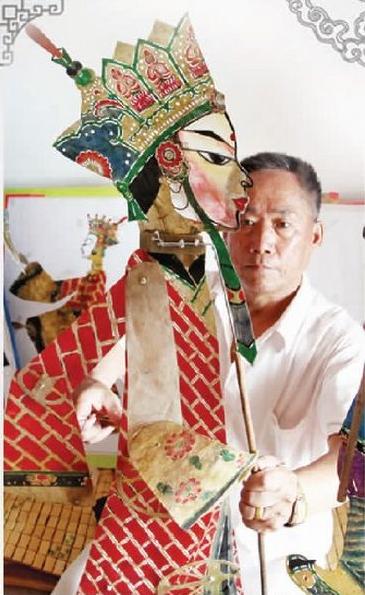 张凤海的家已经成为皮影的活动点