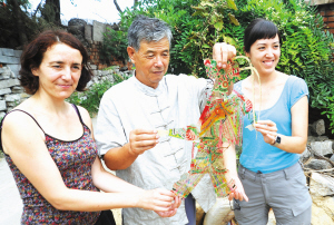 唐山西路皮影第二代传人卢福增的&ldquo;洋&rdquo;学生
