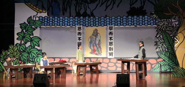 袖珍人皮影剧团排大戏颂党恩