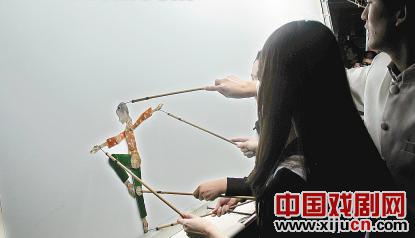 皮影跳起芭蕾舞