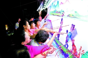 百仕达皮影艺术团的皮影戏越演越红火