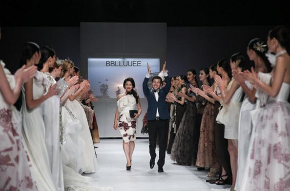 皮影艺术登时尚舞台