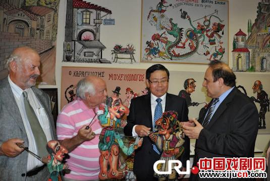 希腊著名皮影戏大师哈日迪莫斯先生最新创作的&ldquo;卡拉丘吉在中国&rdquo;公演