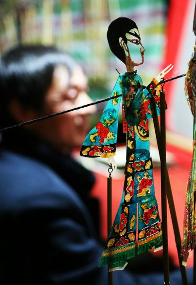 正宁人民广场&ldquo;道情皮影大师解长春&rdquo;演出实况