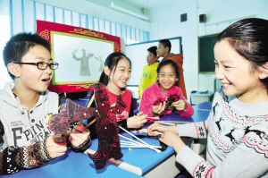 刮画纸&ldquo;皮影&rdquo;