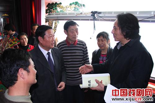 文化部非物质文化遗产司副司长马盛德来仙桃市调研并观看沔阳皮影戏演出