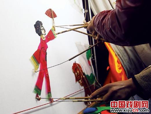 逛灯会看皮影戏
