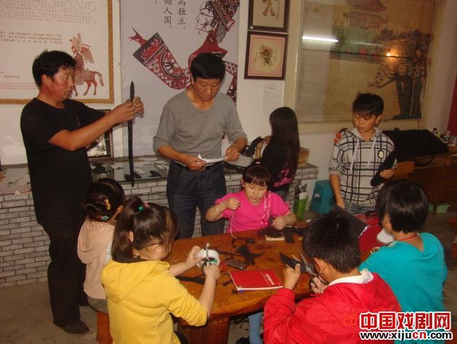 龙在天进入秋冬皮影大练兵