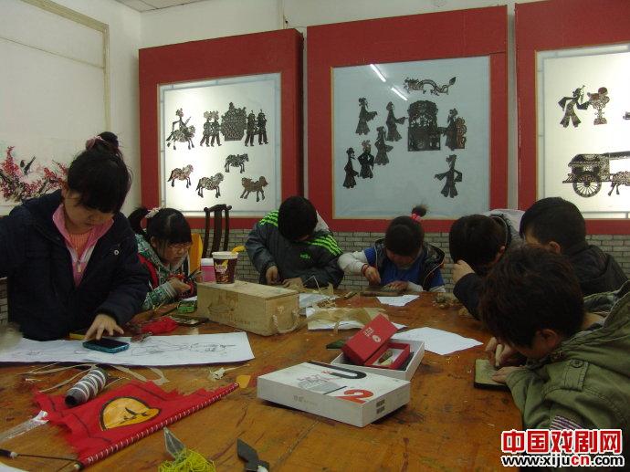 袖珍人皮影戏：创新与勤奋是灵魂