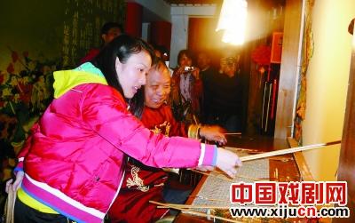 范正安与他的皮影茶馆&ldquo;弄影轩&rdquo;