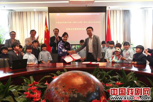 龙在天袖珍人皮影创意文化园入驻北京文化硅谷