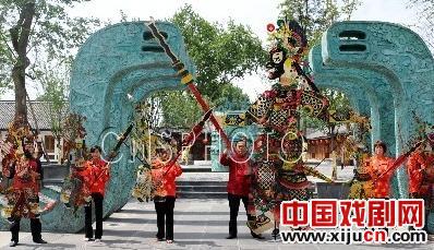 川北王皮影展示&ldquo;皮影巨无霸&rdquo;