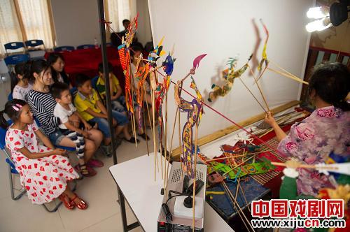 流动儿童学&ldquo;皮影&rdquo;