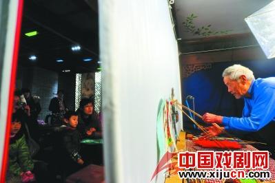 七旬老人让皮影戏复活