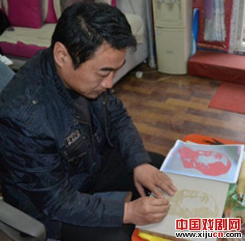 郭海洋第一个把皮影戏搬上婚礼殿堂的艺人