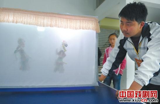 机器人玩皮影戏,将赴美争夺世锦赛金牌