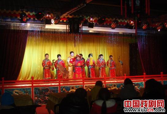 迎新春皮影艺术展火爆迎客，观众需提前预定票