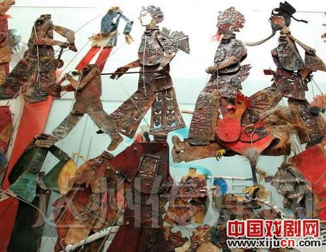 民间皮影艺人梁映伦