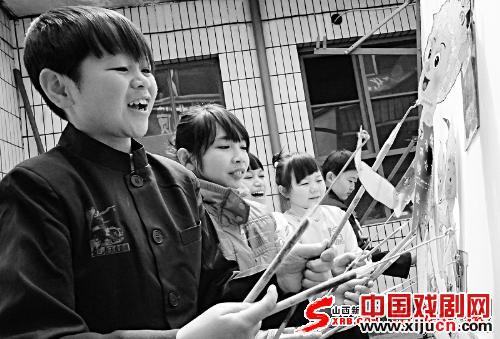 &ldquo;袖珍人&rdquo;白长茂让平遥皮影戏活起来