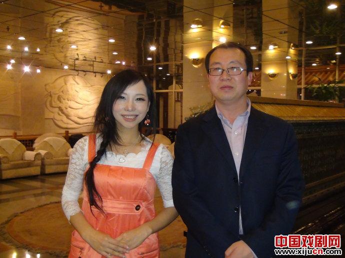 龙在天袖珍皮影演员上演袖珍版《江南Style》