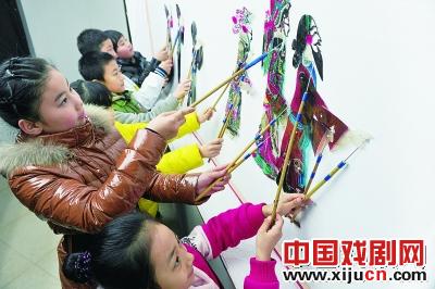 滦州神龙少儿皮影艺术团演出精彩皮影戏