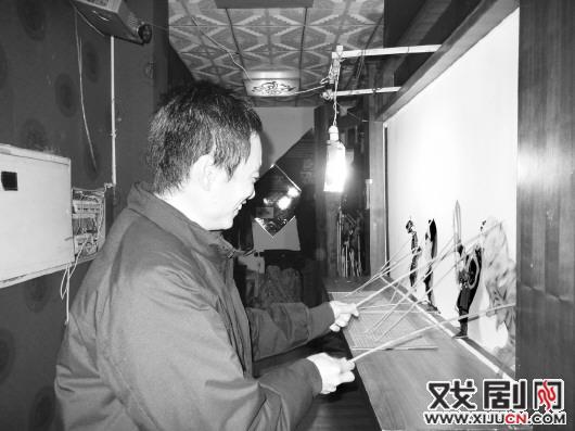 泰山皮影:一个人撑起一台戏