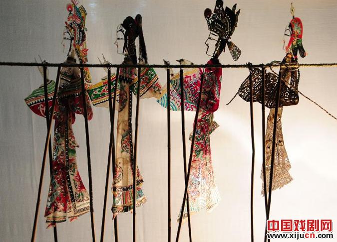 民间皮影艺人敬廷孝演绎环县道情皮影