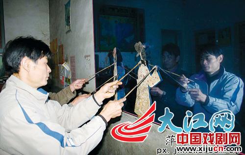 江西萍乡皮影戏班复活