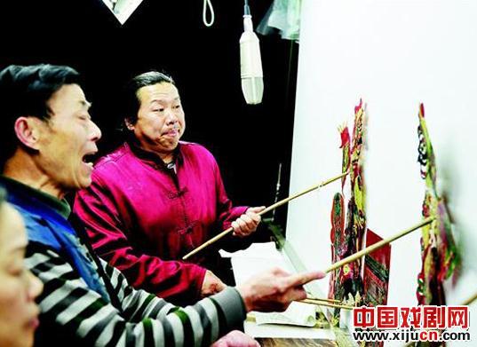 迷恋沔阳皮影戏一辈子&mdash;&mdash;记仙桃市江汉皮影艺术团团长卢才军