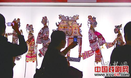 仙桃皮影戏亮相新天地庙会