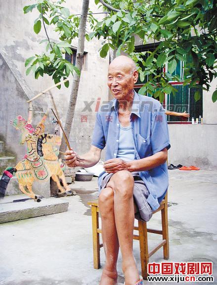 七旬老人皮影绝活传承难