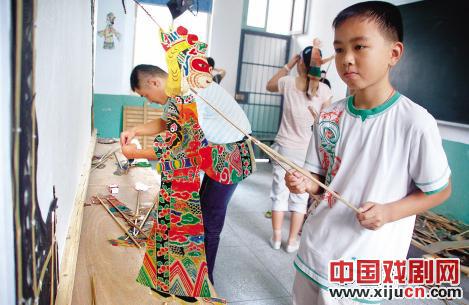 因为有我们，皮影艺术将长盛不衰