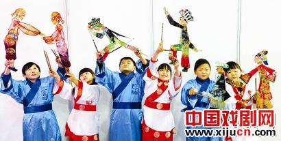 龙在天袖珍人的皮影生活