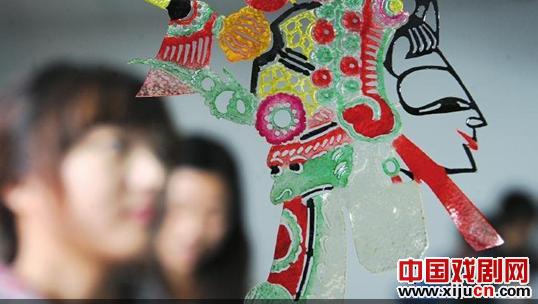 皮影表演走进西南民族大学