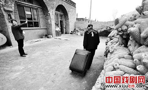 武海棠是目前我国唯一用古老皮腔影戏说唱来表演完整剧目的老艺人