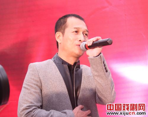 爱心成就的传奇&mdash;&mdash;龙在天袖珍人将住上漂亮的别墅