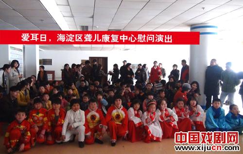 皮影表演已成为都市文化生活的一部分