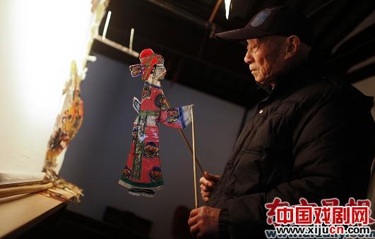 84岁老艺人苦寻松江皮影戏接班人