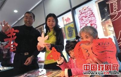 电影&ldquo;阿凡达&rdquo;变身皮影戏