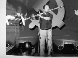 &ldquo;奇人&rdquo;宋孝用笛子伴奏&ldquo;二人台&rdquo;