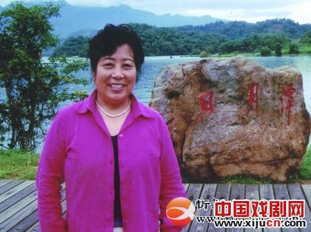 许月英：山花烂漫吐芬芳