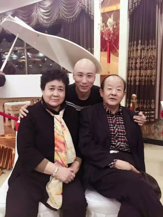 二人台反串演员田威虎