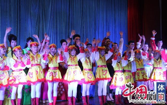 歌伴舞《康巴诺尔美》