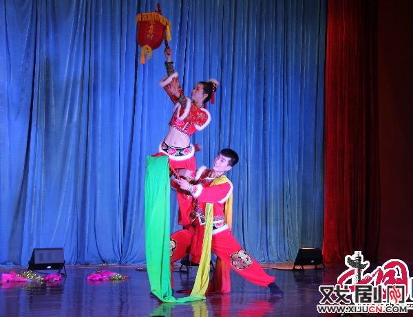 二人台歌舞戏《挂红灯》