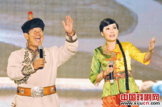武利平、苗俊英等名家亮相第四届中国&middot;呼和浩特二人台、民歌大赛开幕式