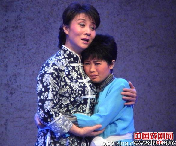 全国优秀现代戏剧目展演之二人台《花落花开》