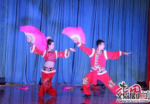 二人台歌舞戏《挂红灯》