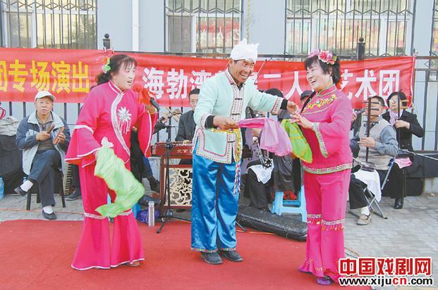 渠南社区举办社区二人台文艺专场演出