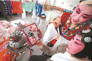 济南铁路局淄博铁路俱乐部京剧团、吕剧团、合唱团深受欢迎